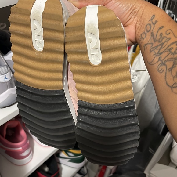 Nikes - Picture 4 of 4